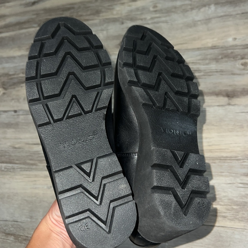 Vionic Black Slip-On Wedge Clogs - Picture 2 of 2